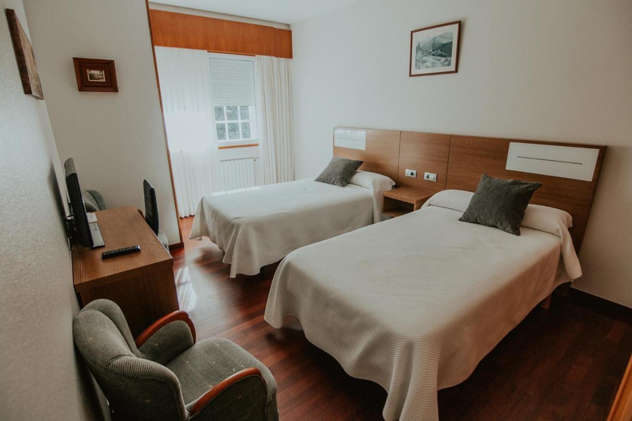 Hotel A Veiga Samos Esterno foto